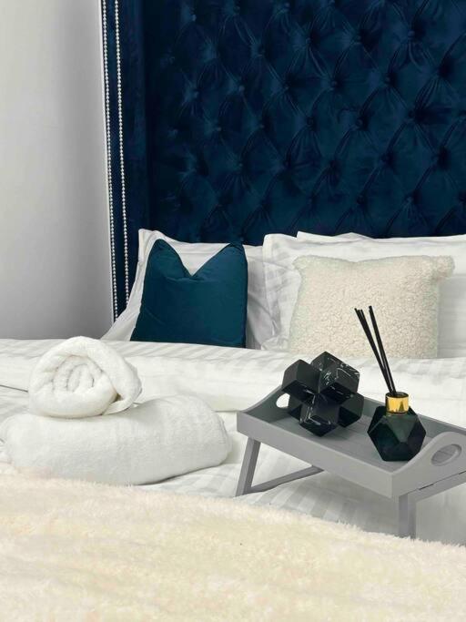 Luxury Superkingsize Bed In Guest house *