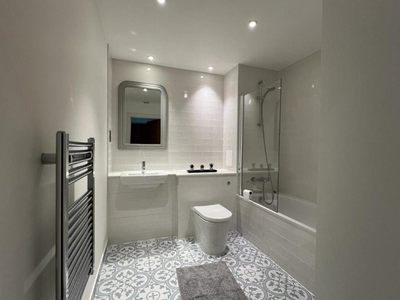Delightful & Spacious Flat In - Peckham Apartment *