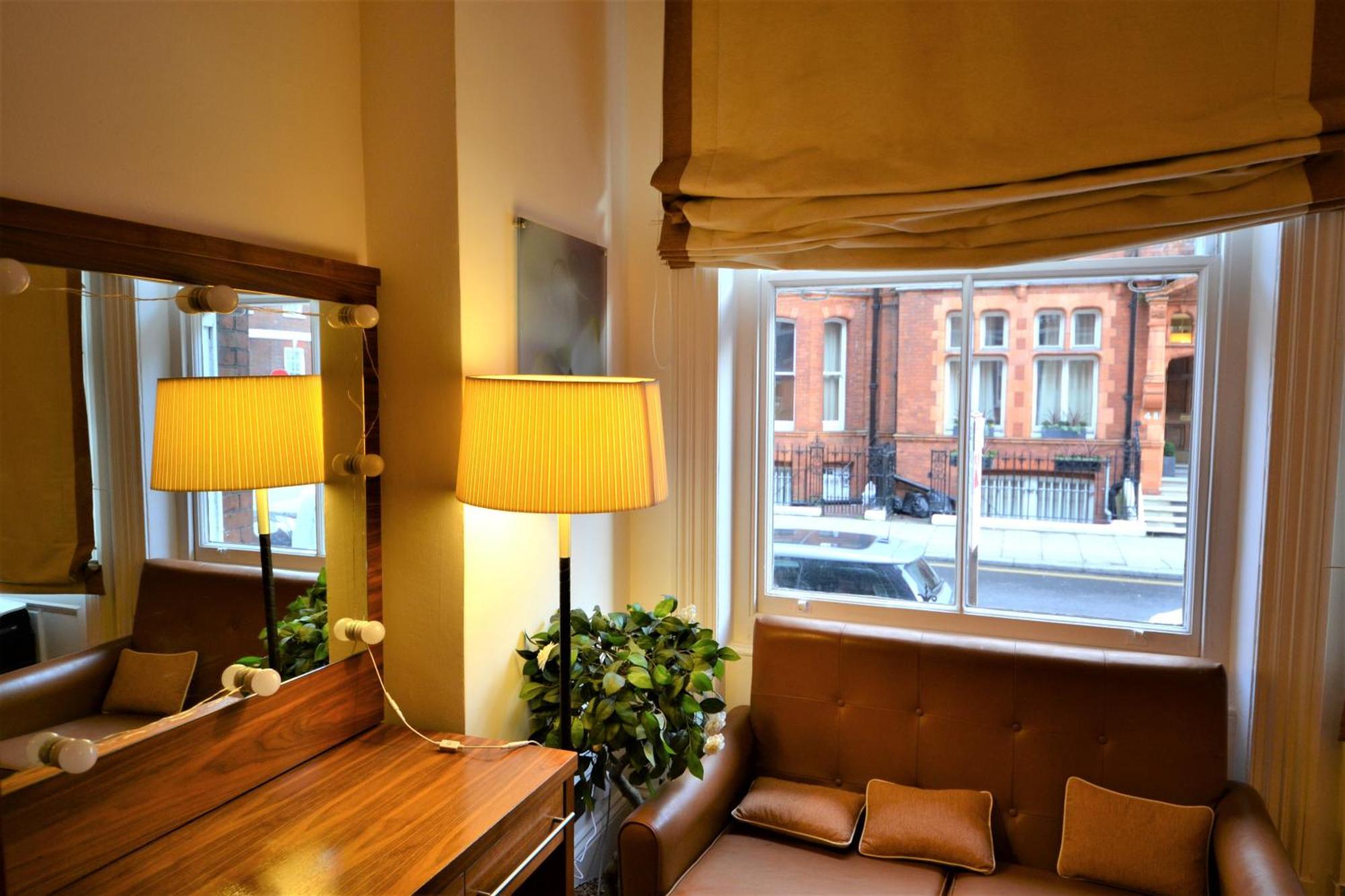 Sloane Square Apartment