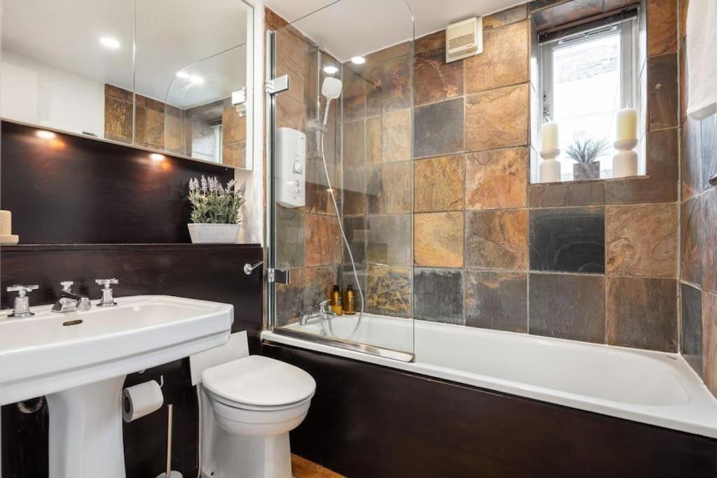 Prime Covent Garden Gem With Air-con Apartment