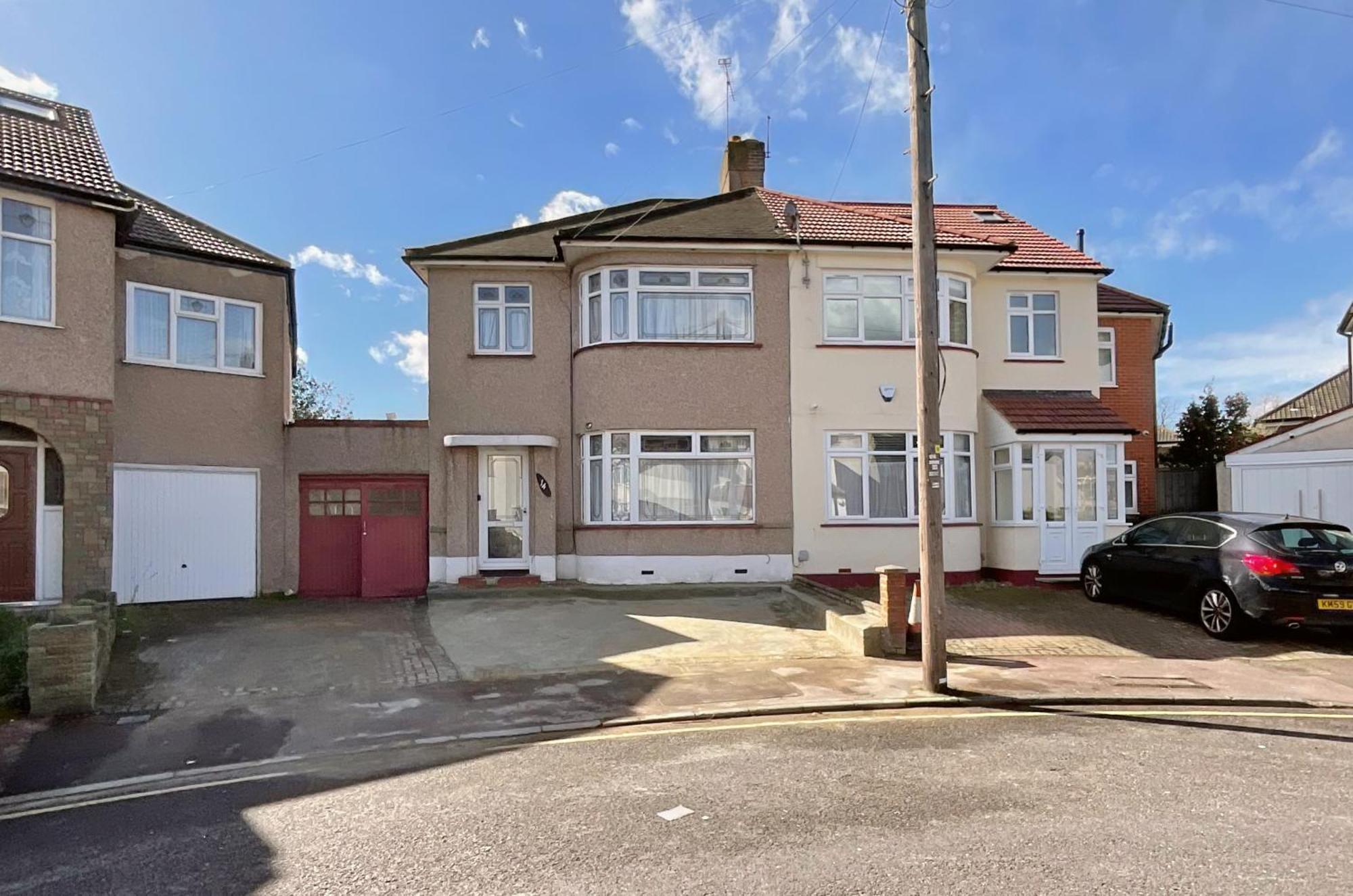 Barking House Sleeps 11 - Parking - Train Tube - Airport