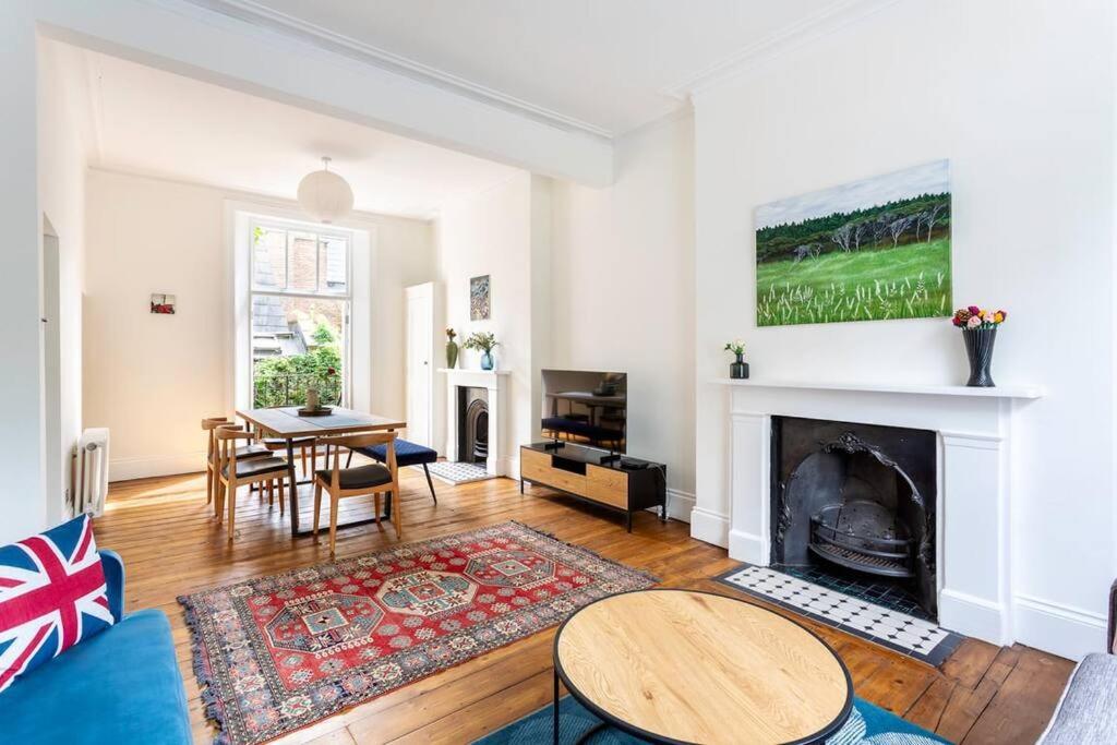 Apartment 2-bedroom Split-level In Notting Hill *