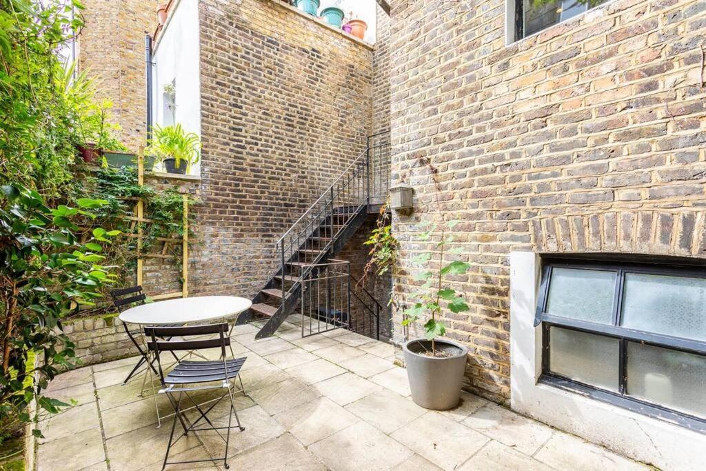 2-bedroom Split-level In Notting Hill Apartment *