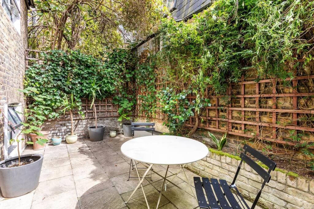 Apartment 2-bedroom Split-level In Notting Hill *