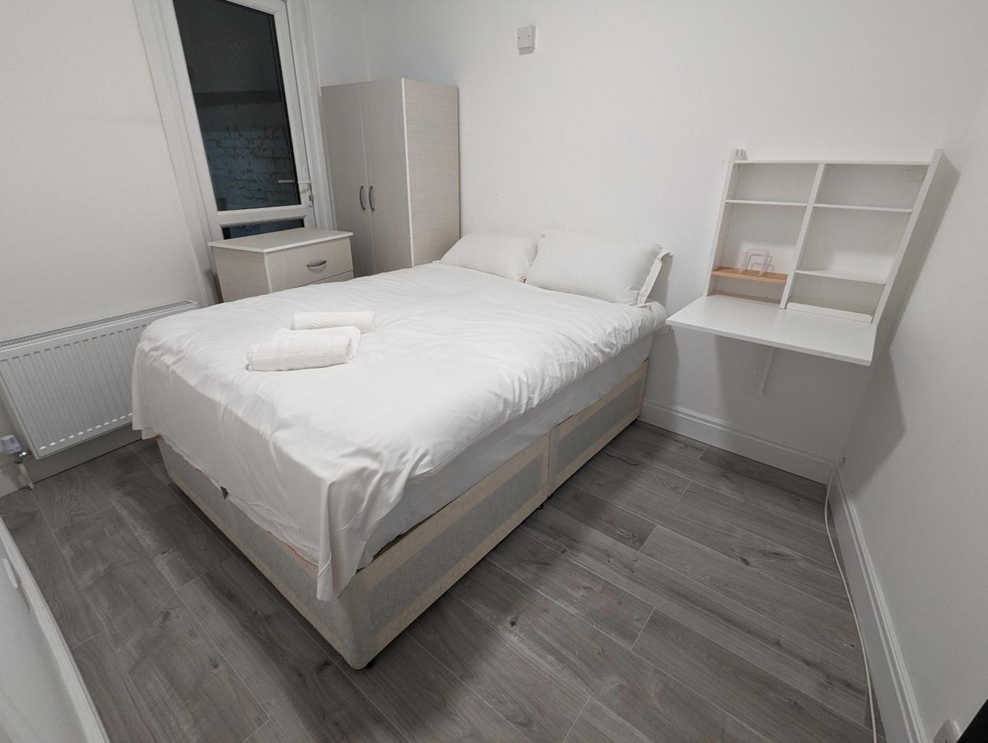 Mile End Guest house *