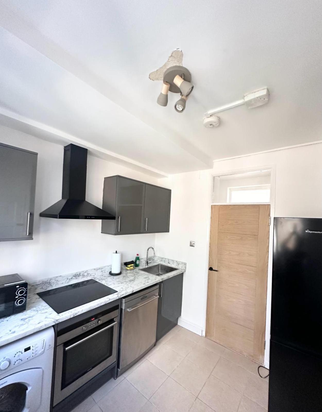 2 Bed Near Nine Elms Station * London