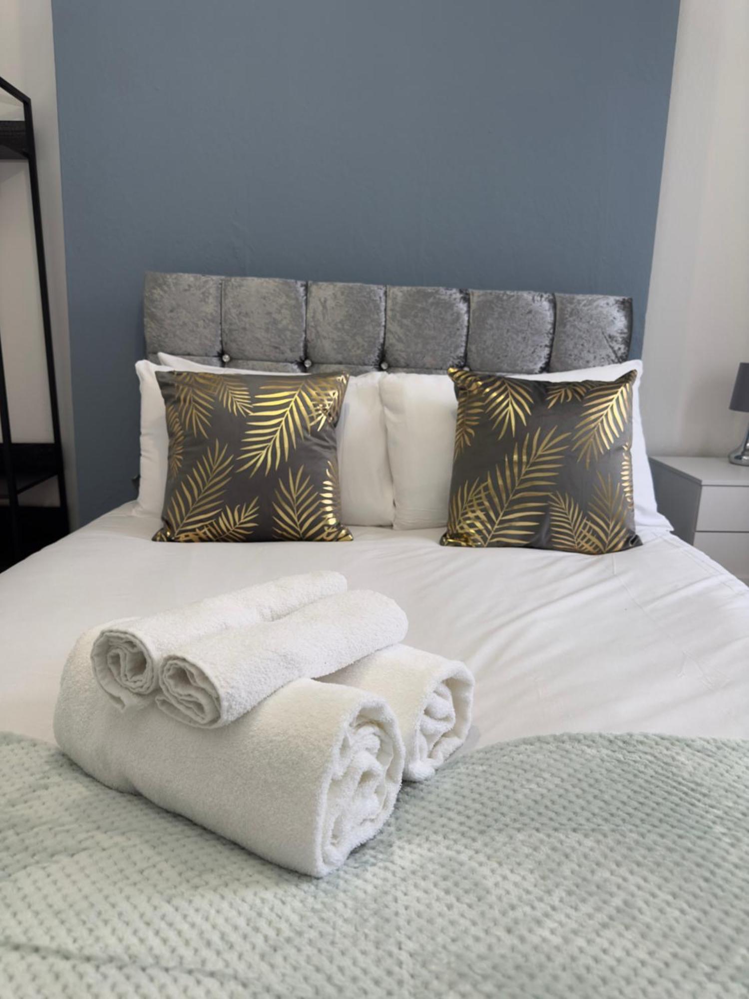 Newly Decorated 5-bed Hackney Townhouse Holiday home