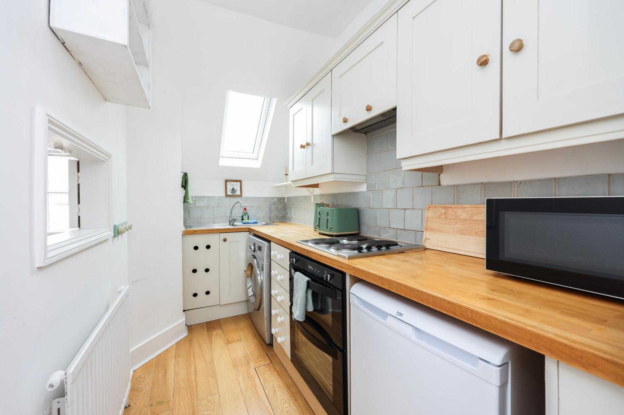 Stylish In Putney Apartment London