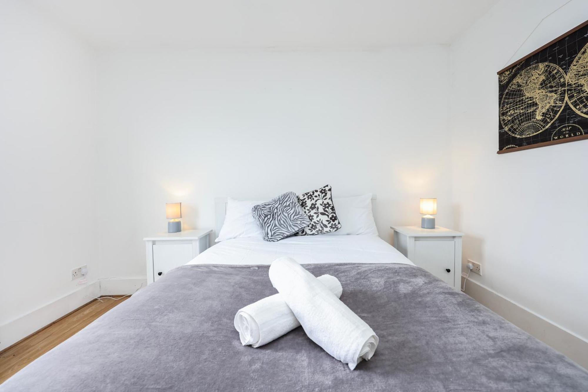 Stylish In Putney Apartment
