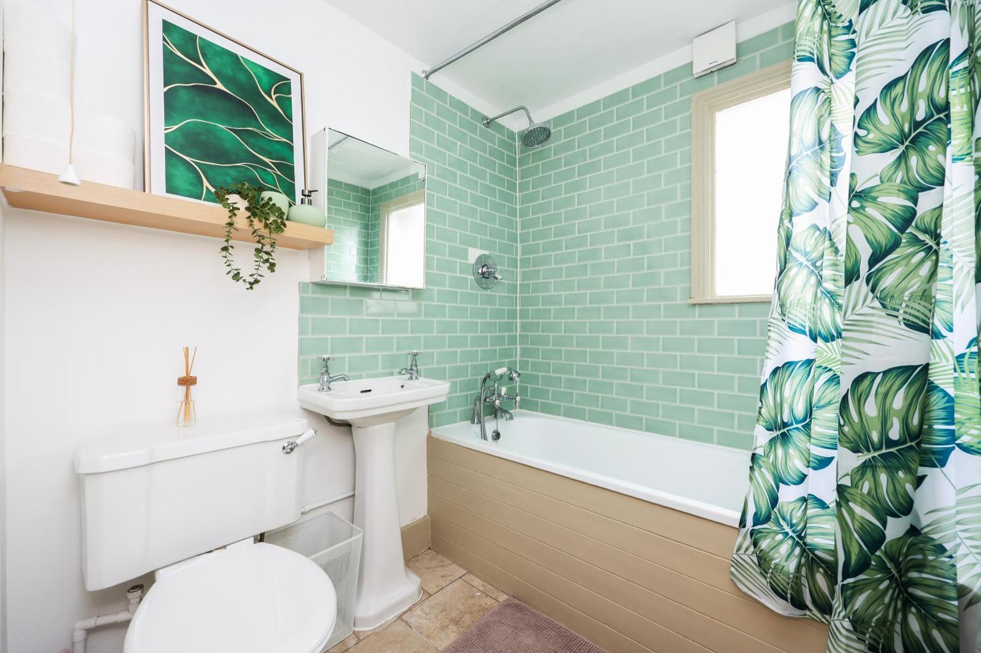 Stylish In Putney Apartment London