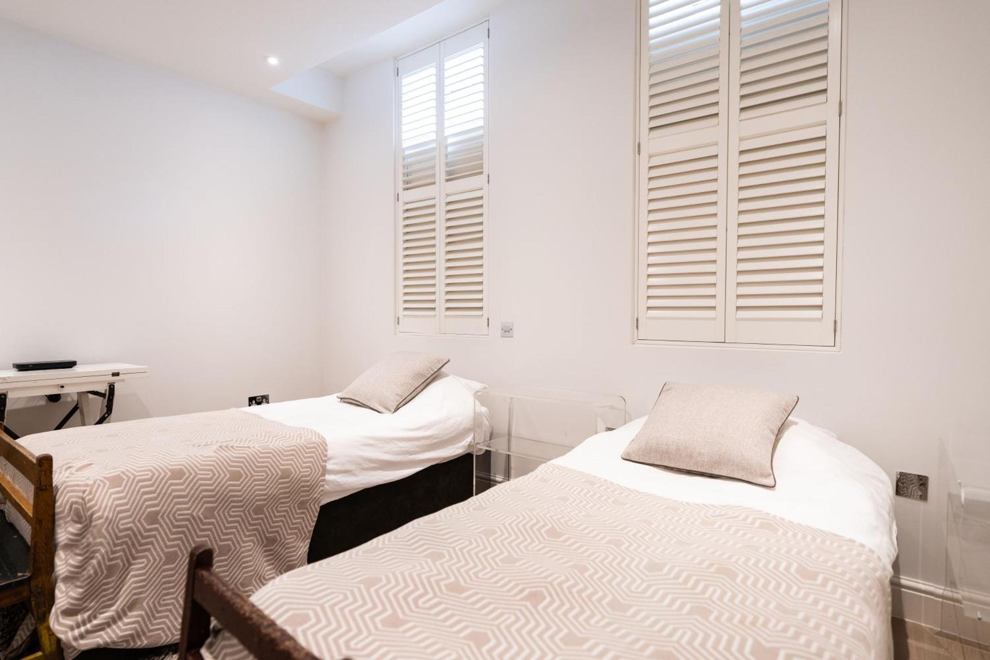 The Chelsea Place - Lovely 4bdr House With Terrace Apartment London