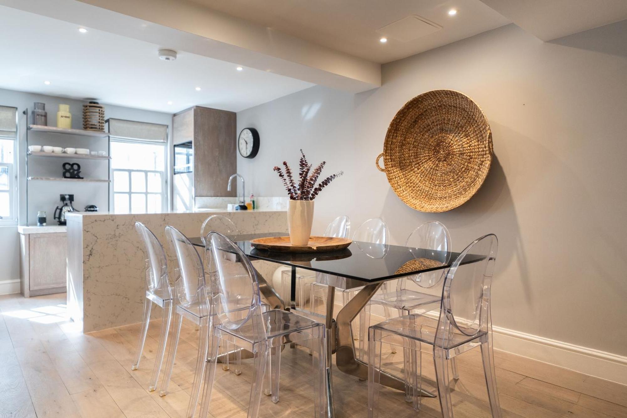 The Chelsea Place - Lovely 4bdr House With Terrace Apartment *