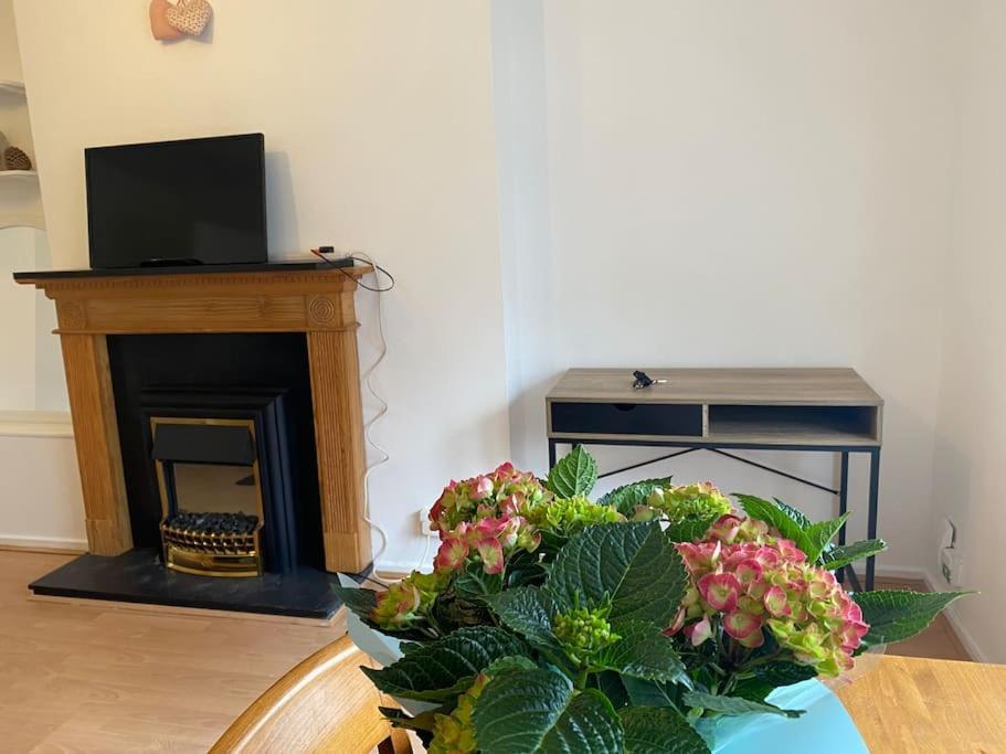 Entire Flat With A Big Living-room, Bedroom, Kitchen, And Bathroom London