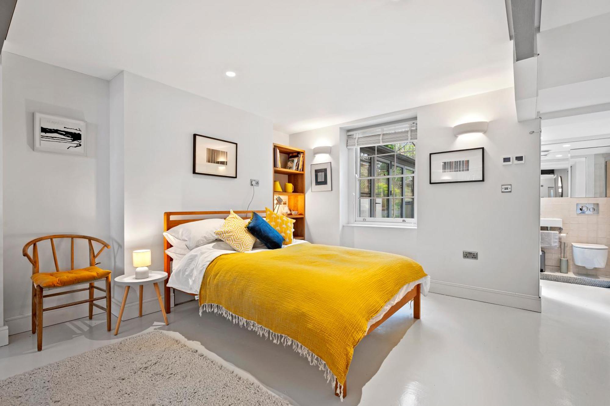 Cosy, Calm Camden Square Studio Apartment London