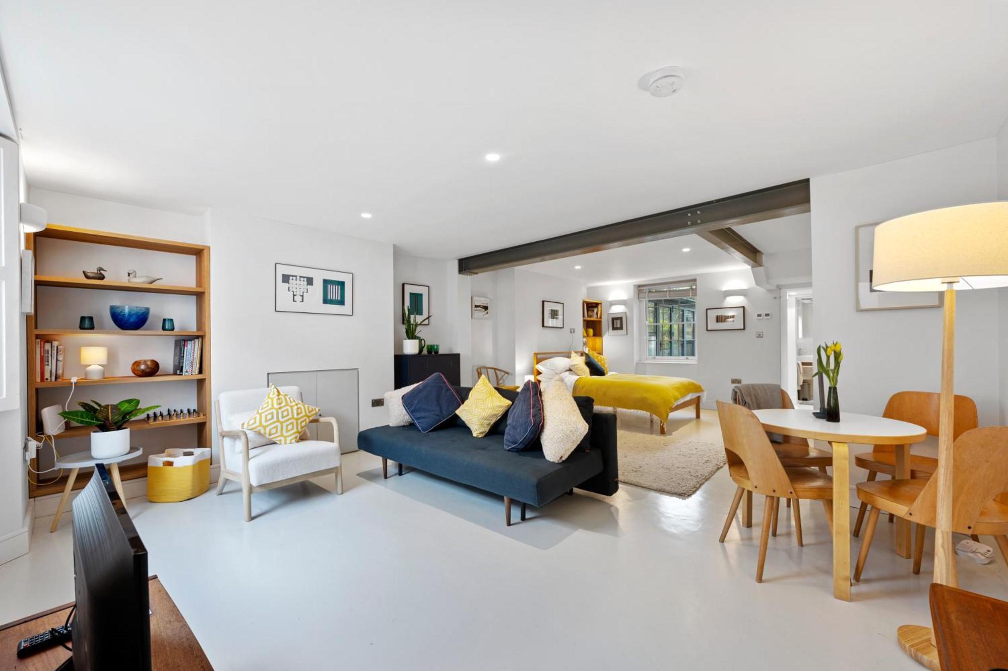 Cosy, Calm Camden Square Studio Apartment