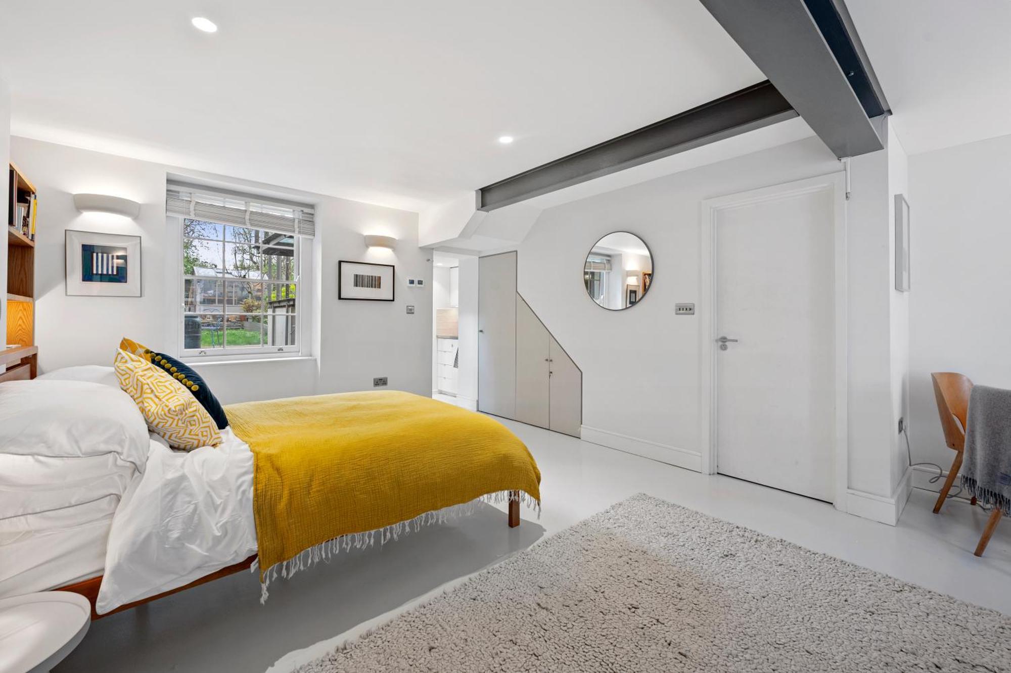 Cosy, Calm Camden Square Studio Apartment