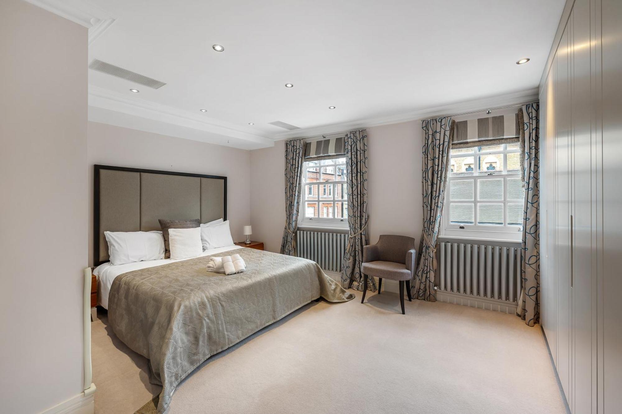 Casa Italia Near Sloane Square - Ac Bedrooms Holiday home London