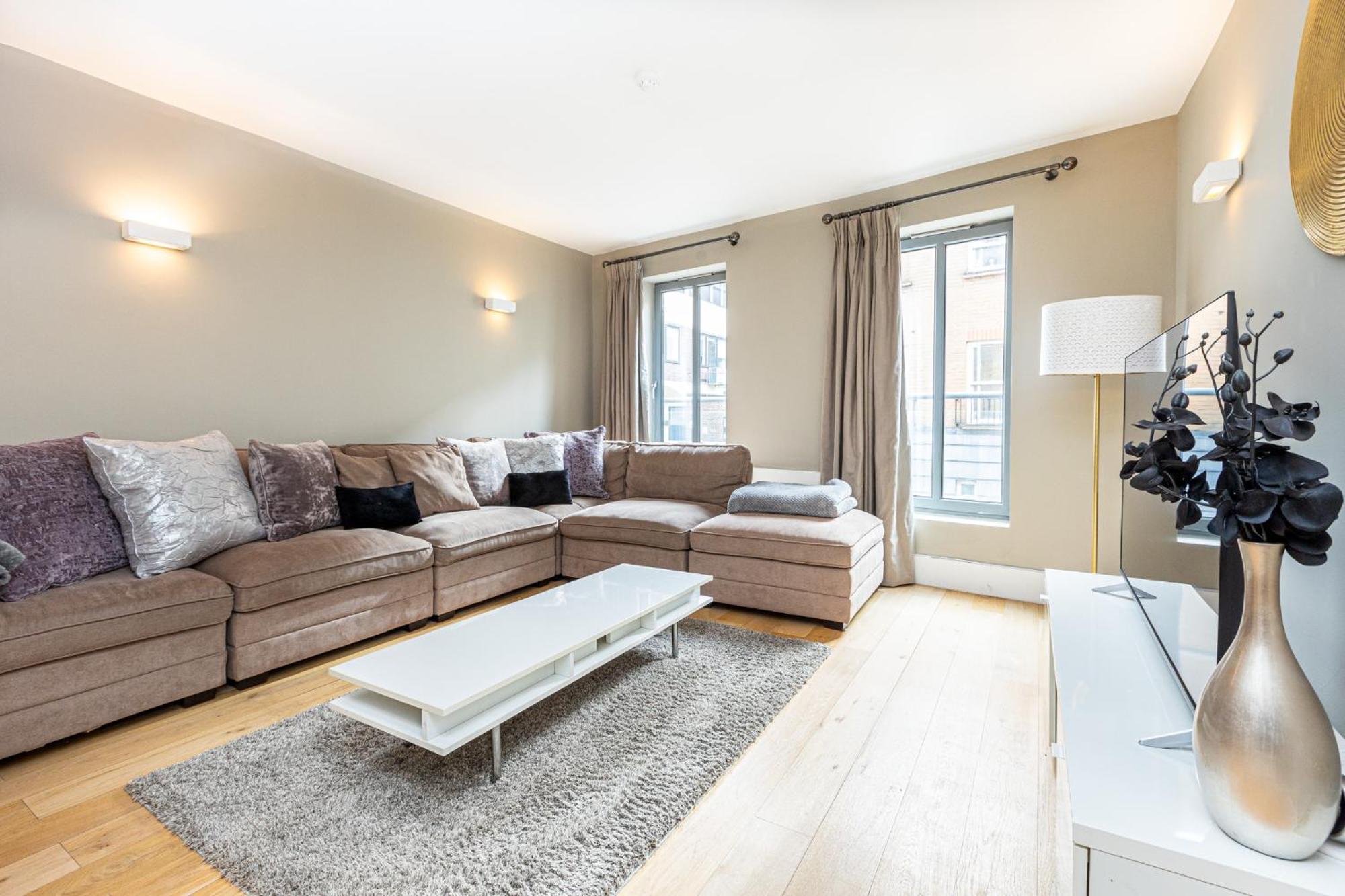 Fantastic Multilevel 3br, Vibrant Angel, 5min Tube