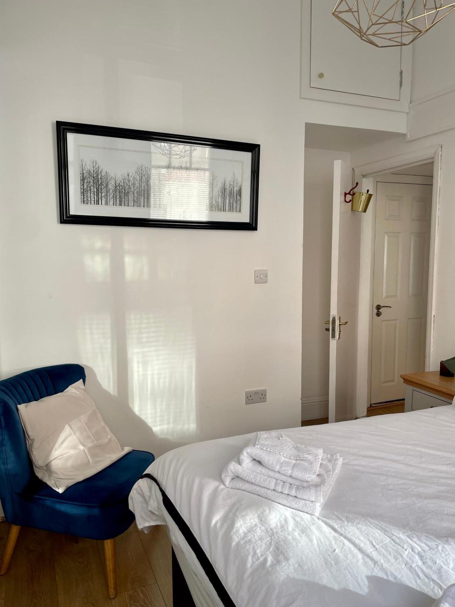 Modern Flat In Victorian West Kensington Mansion Apartment *