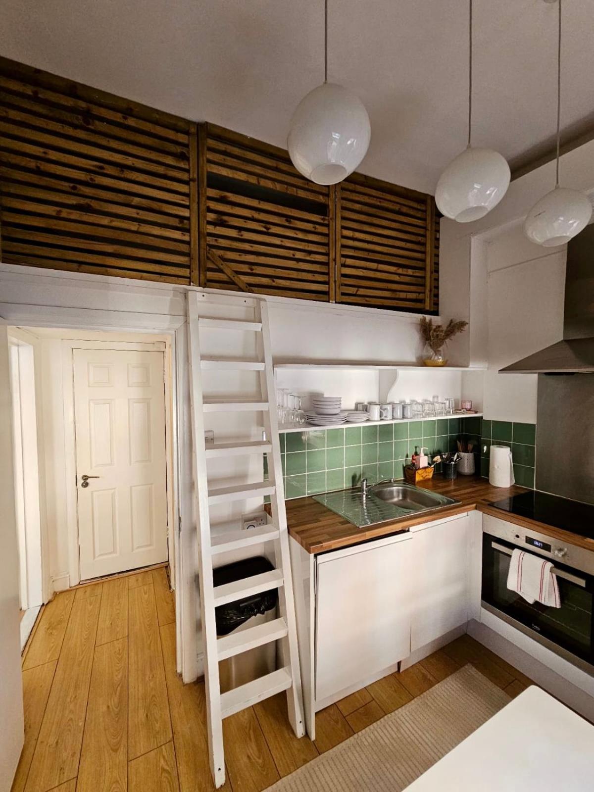 Modern Flat In Victorian West Kensington Mansion Apartment *