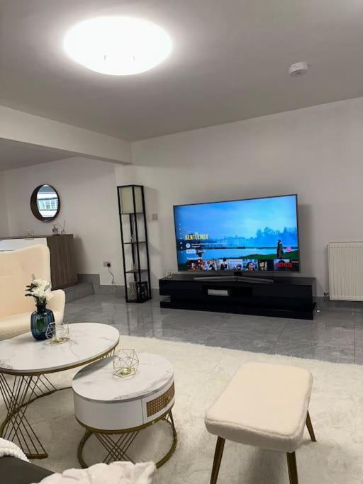 Central Entire Studio Apartment