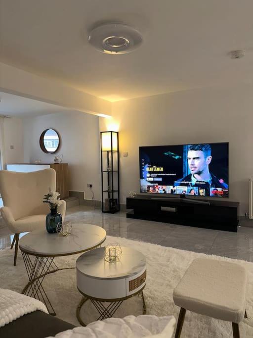 Central Entire Studio Apartment