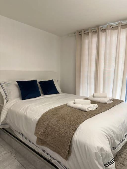 Central Entire Studio * London