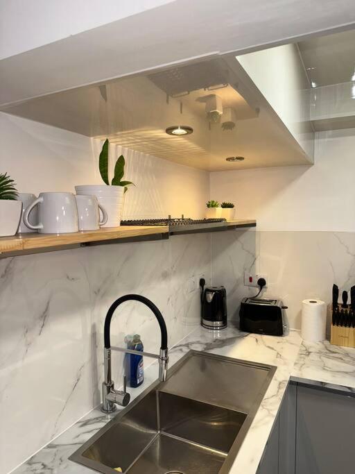 Central Entire Studio Apartment London