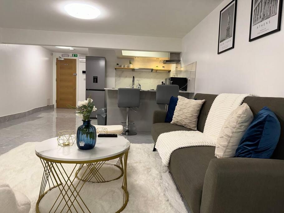 Central Entire Studio * London