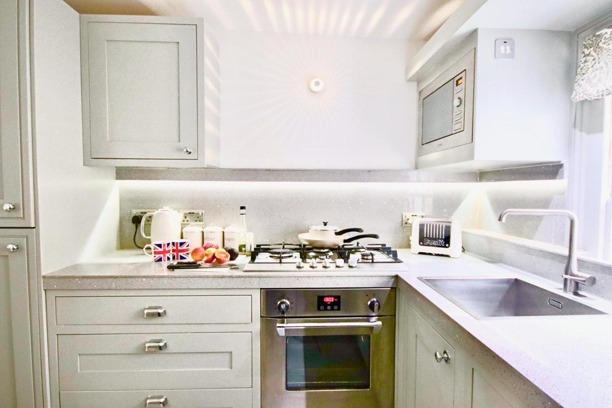 Victoria Belgravia Townhouse Apartment *