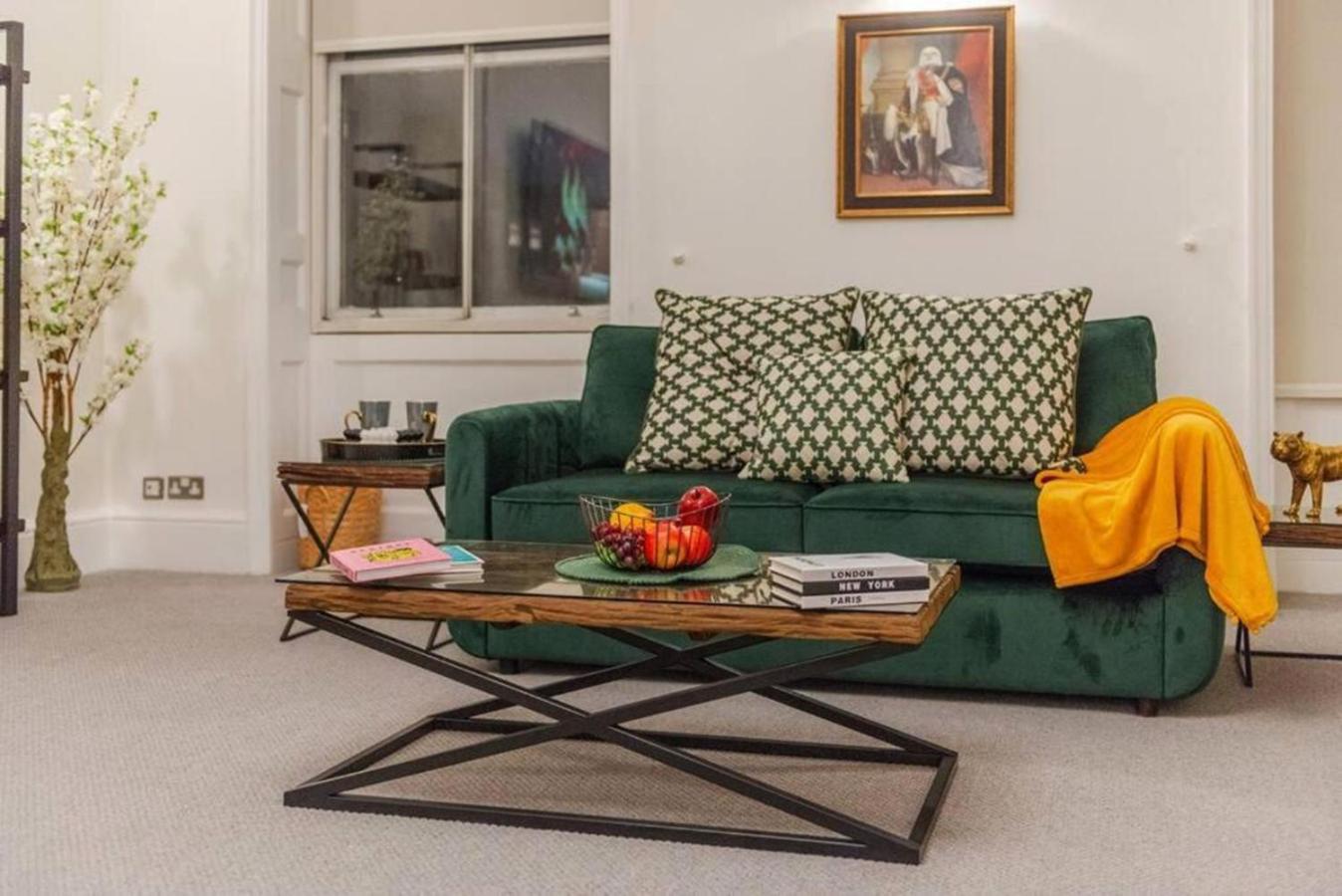 Harley Street Spectacular With High Ceilings, High Luxury Apartment