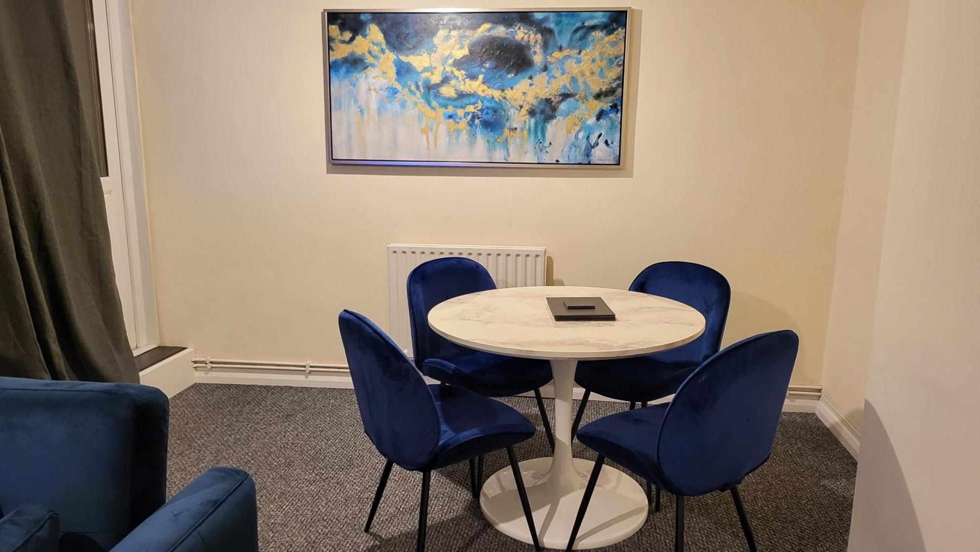 Garland Modern Spacious Flat, Apartment London