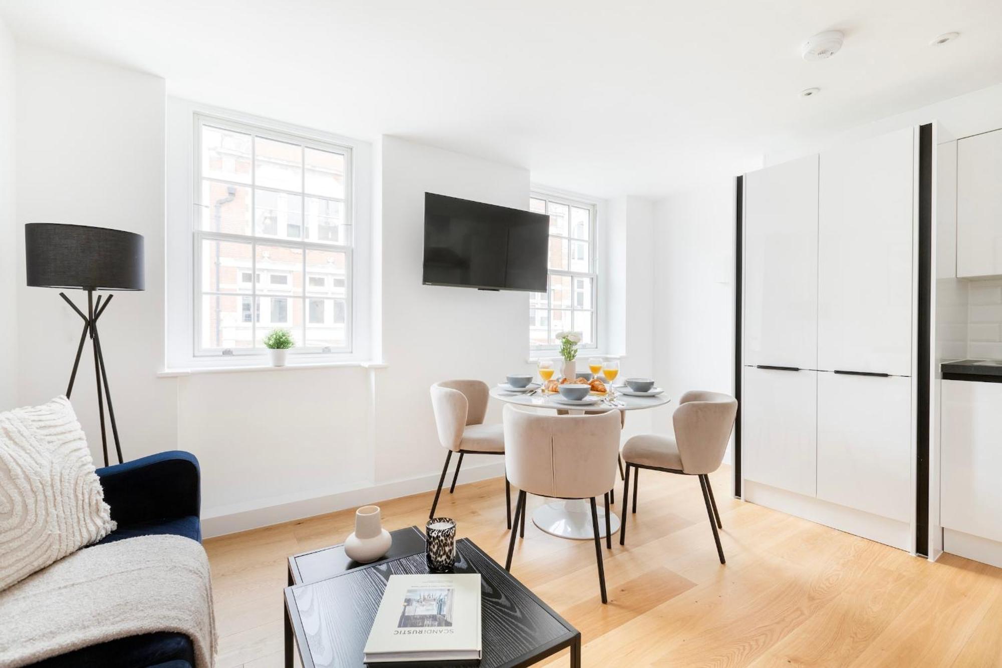 Soho & Fitzrovia With Balcony - Cityapartmentstay Apartment