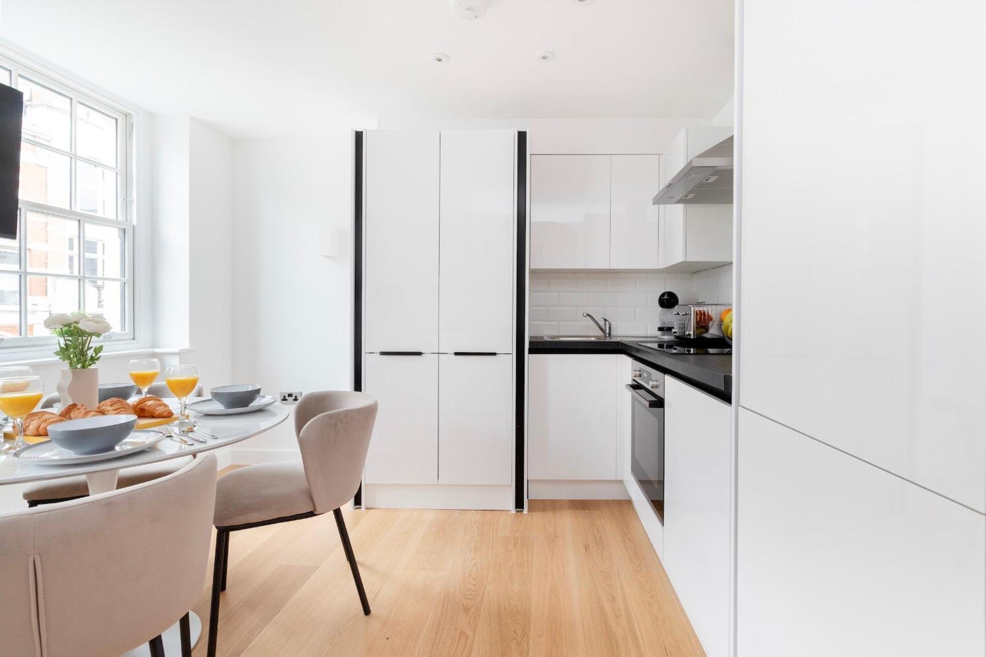 Fitzrovia With Balcony - Cityapartmentstay *