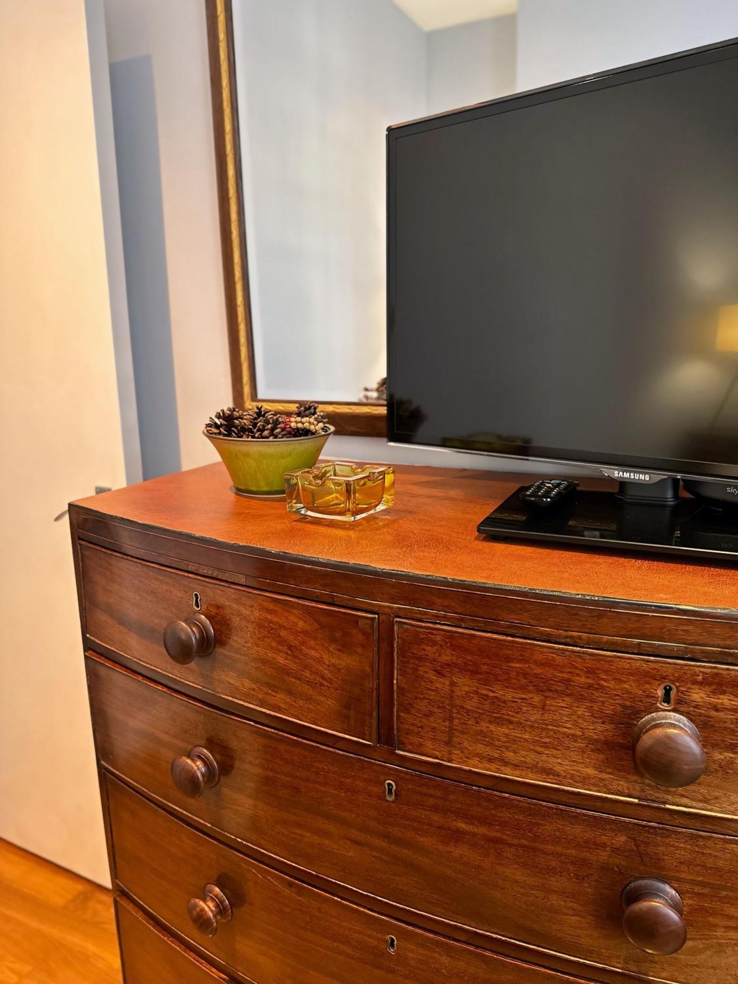 Spacious Belsize Park Close To Station Apartment