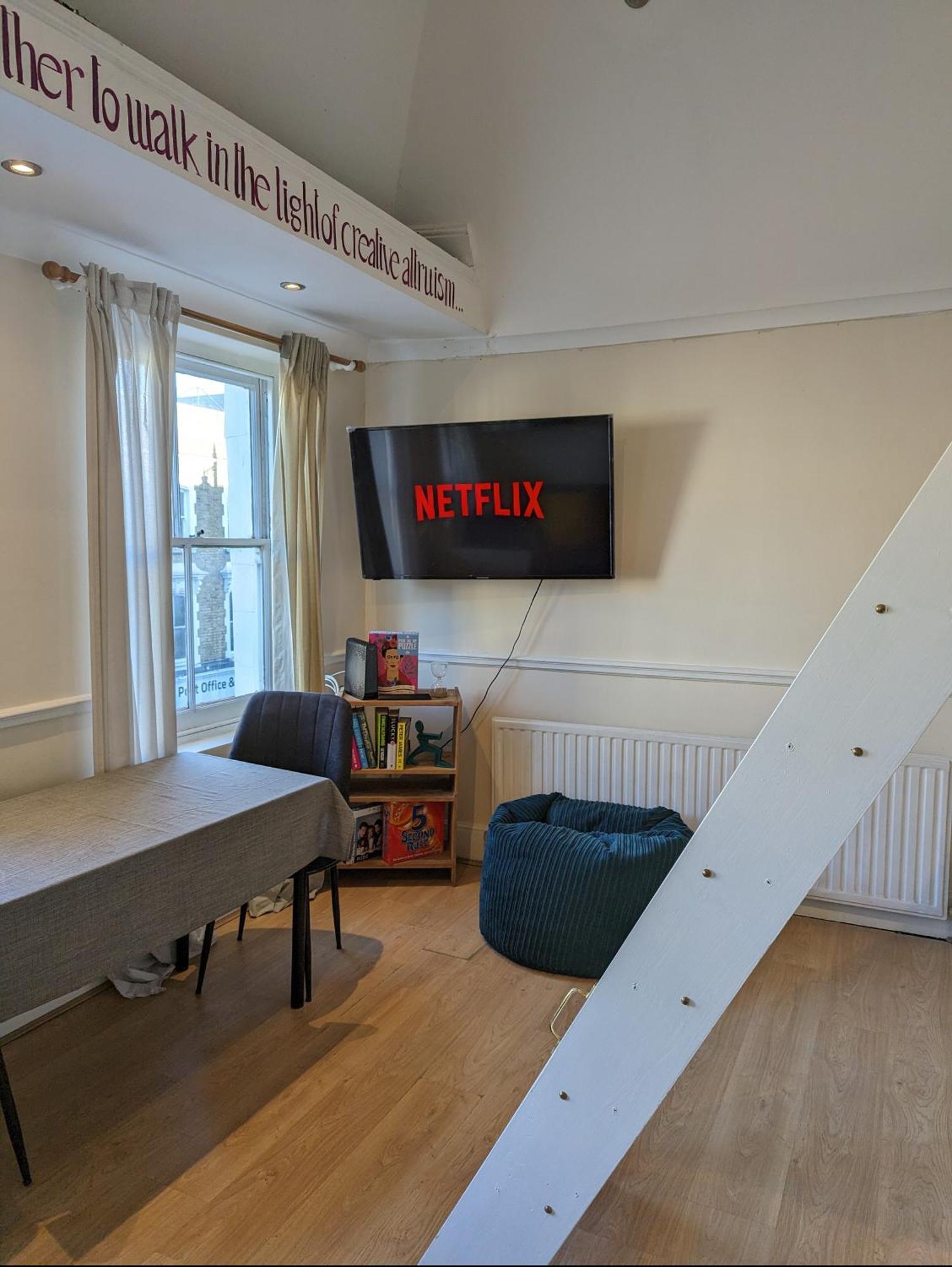 2 Bed In The Heart Of Stoke Newington Apartment *