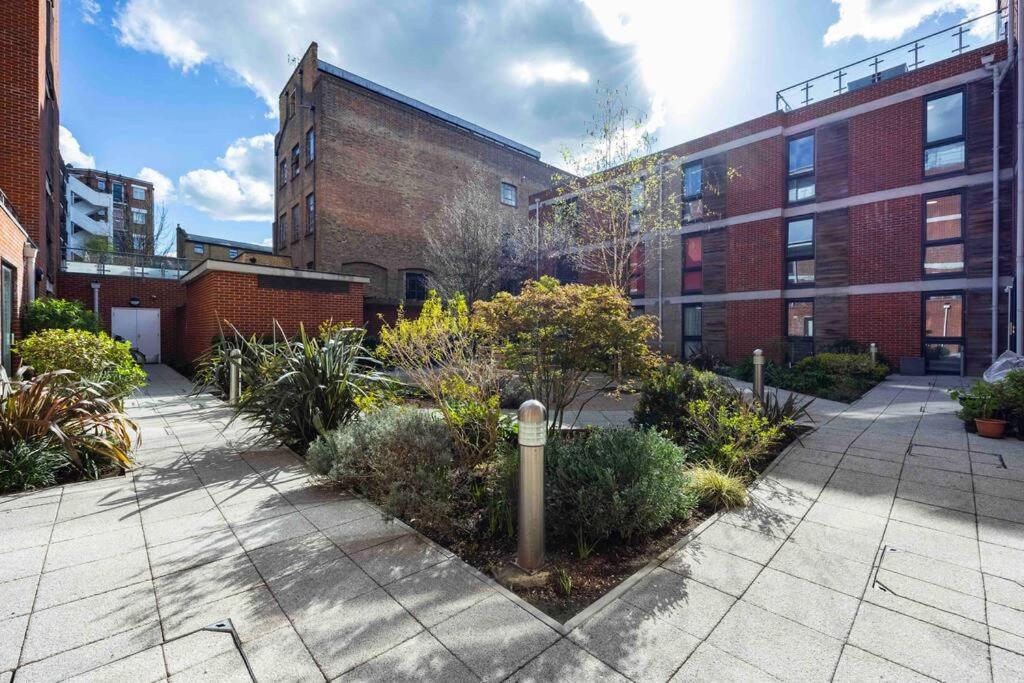 Stylish 1 Bedroom Near Shoreditch - 10 Min Walk *