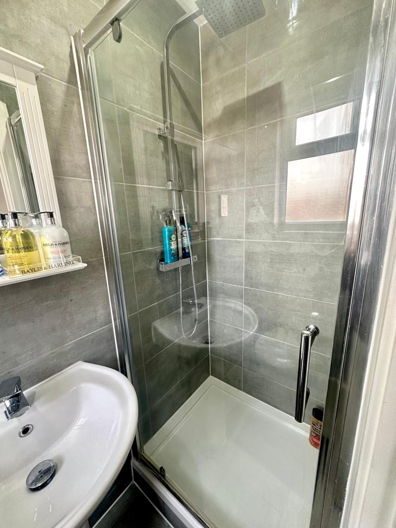 Wonderful Ensuite In Wimbledon Londres