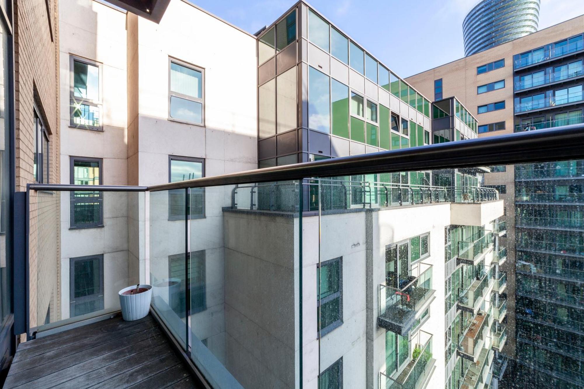 Apartment Comfy 2br Flat W Balcony In Canary Wharf *
