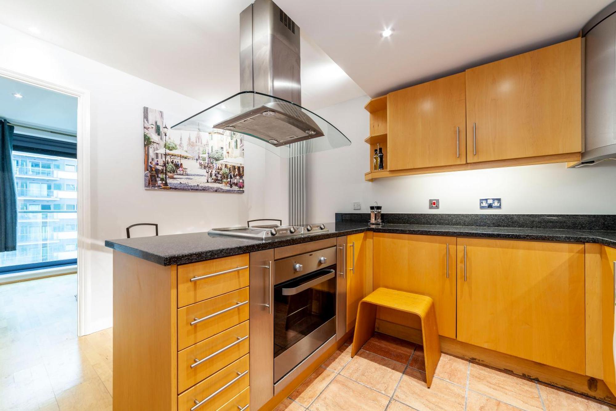 Comfy 2br Flat W Balcony In Canary Wharf *
