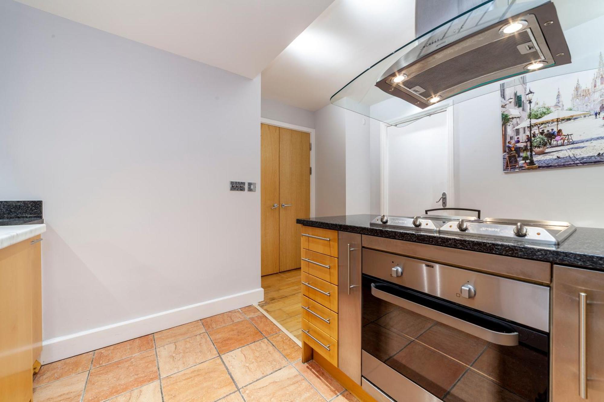 Apartment Comfy 2br Flat W Balcony In Canary Wharf *