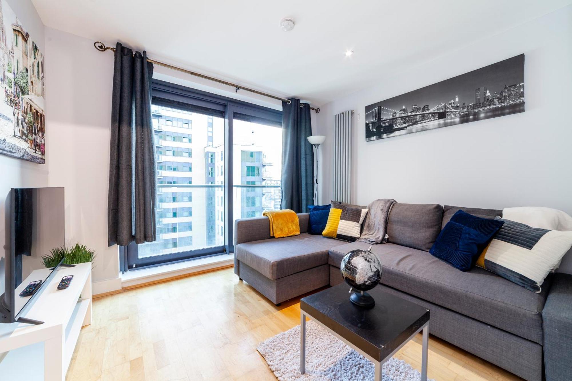 Comfy 2br Flat W Balcony In Canary Wharf Apartment London