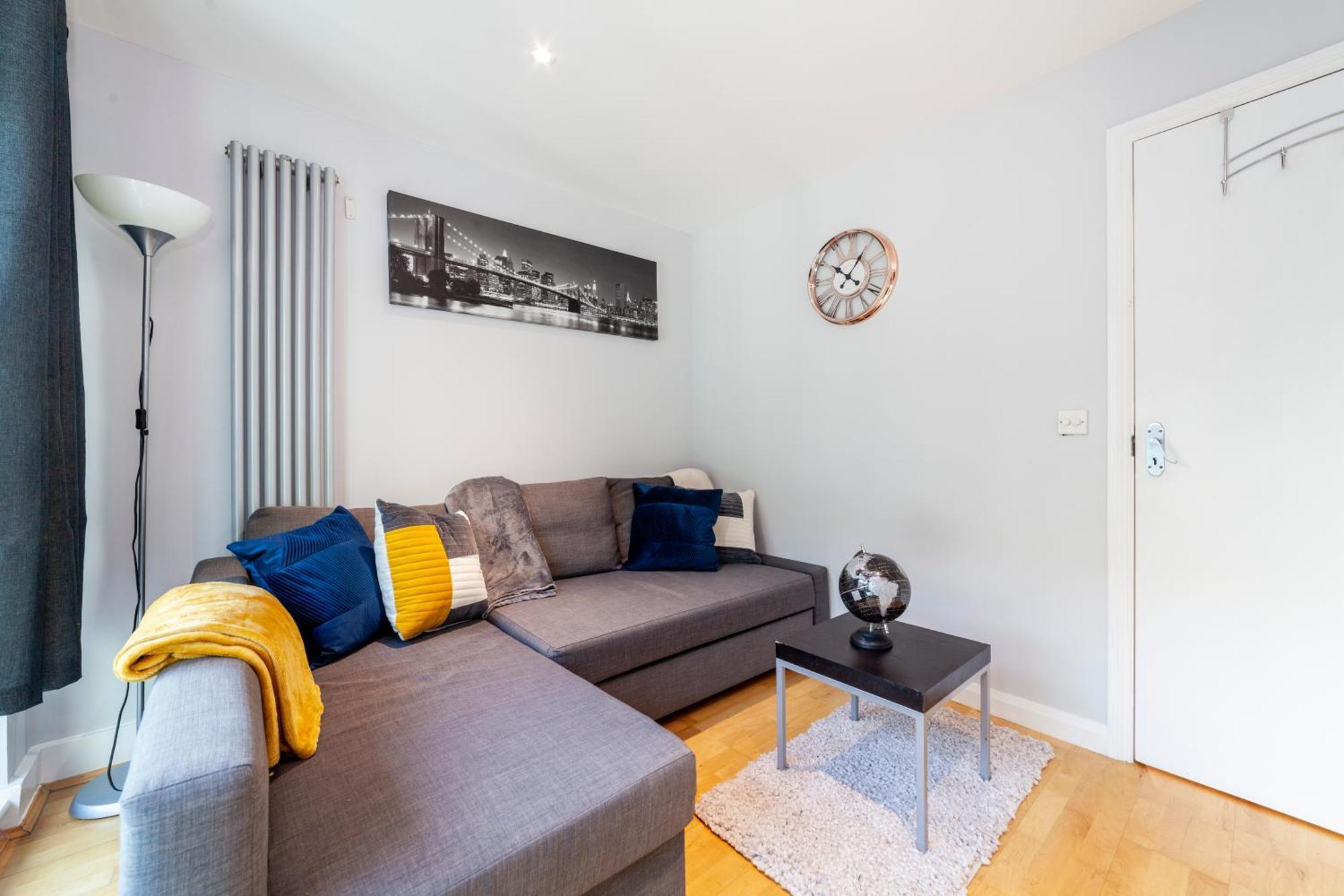 Apartment Comfy 2br Flat W Balcony In Canary Wharf