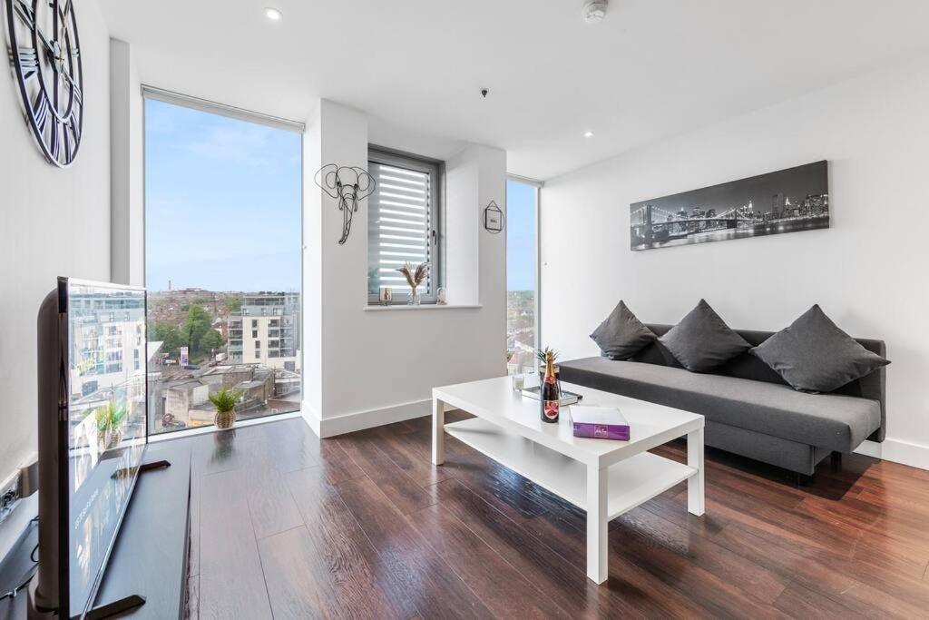 New 20 Mins From Waterloo Bp36 Apartment London
