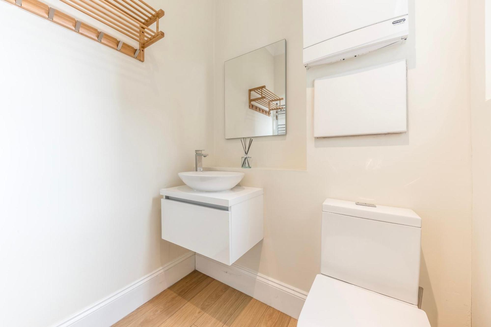 Victorian Charm: Spacious 3-bed Near Attractions
