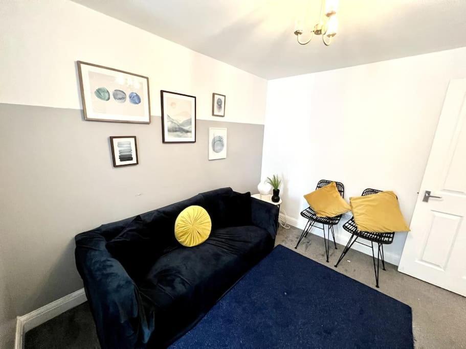 Ferienhaus Modern 2 Bed Close To Mall With Parking & Garden *