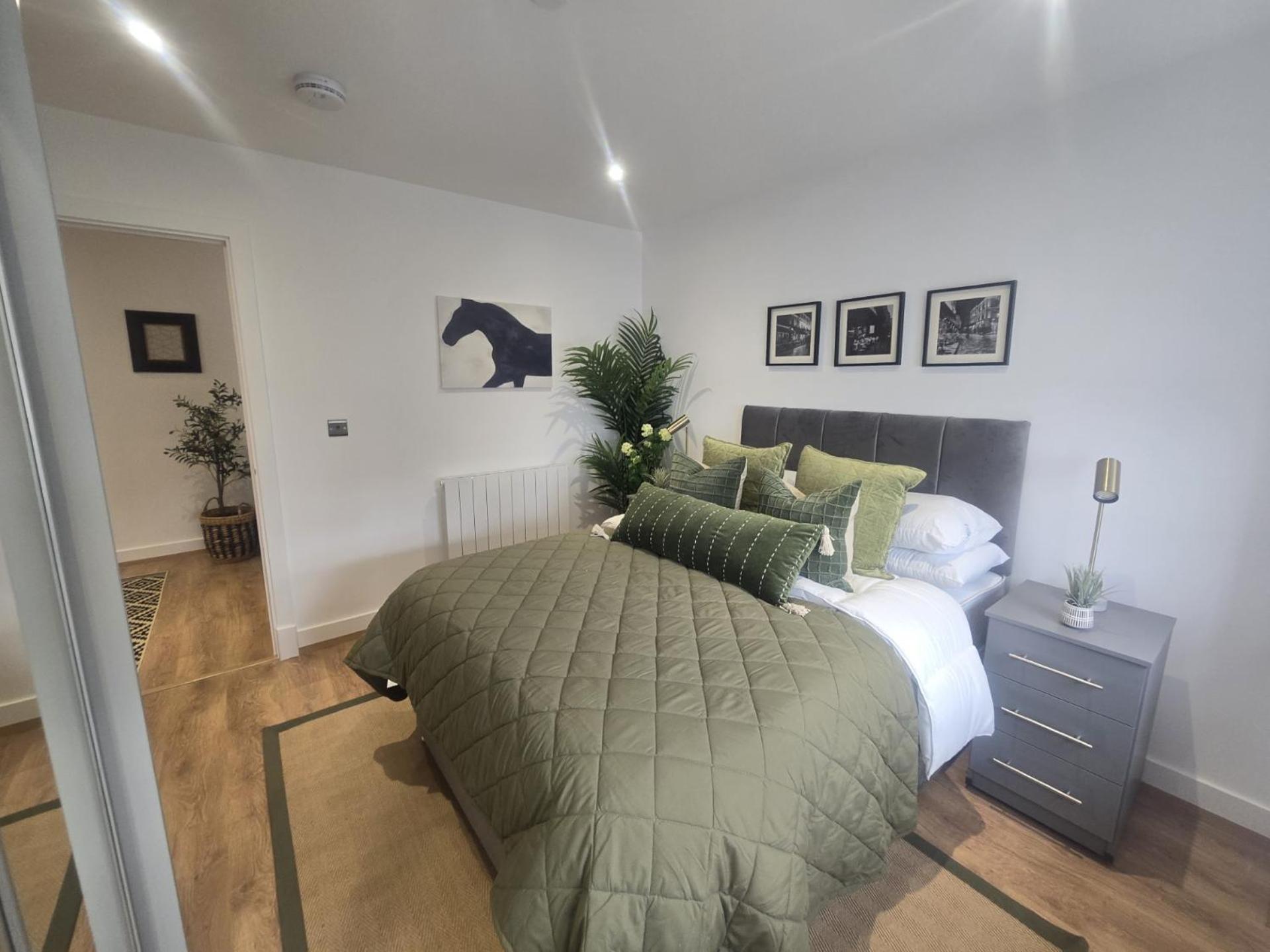 Snuggle Inn: Riverside With Thames Views * London