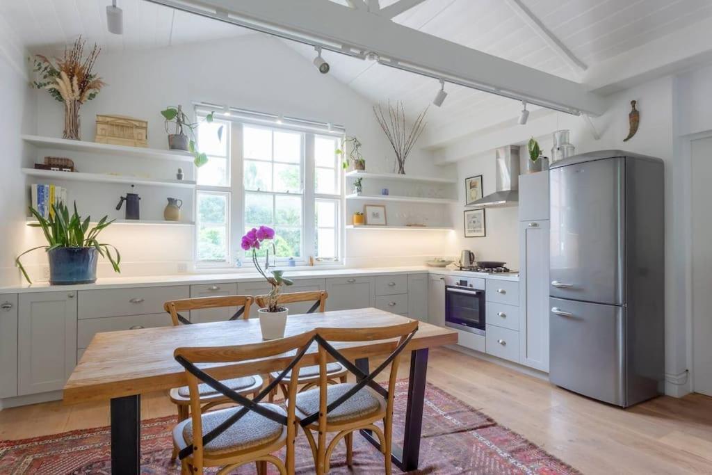 Peaceful And Quiet 1br In Camberwell Apartment