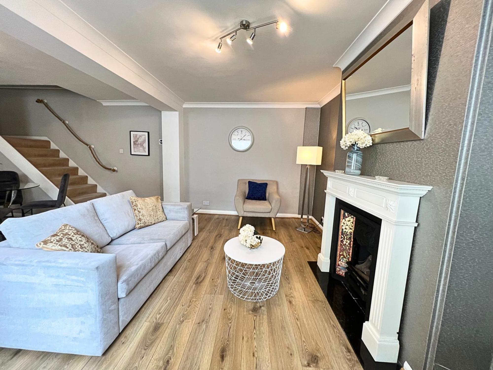 Kensington 2 Bedroom House-big Living Area And Kitchen-harrods-national History Museum-hyde Park-near 2 Underground Lines Holiday home London