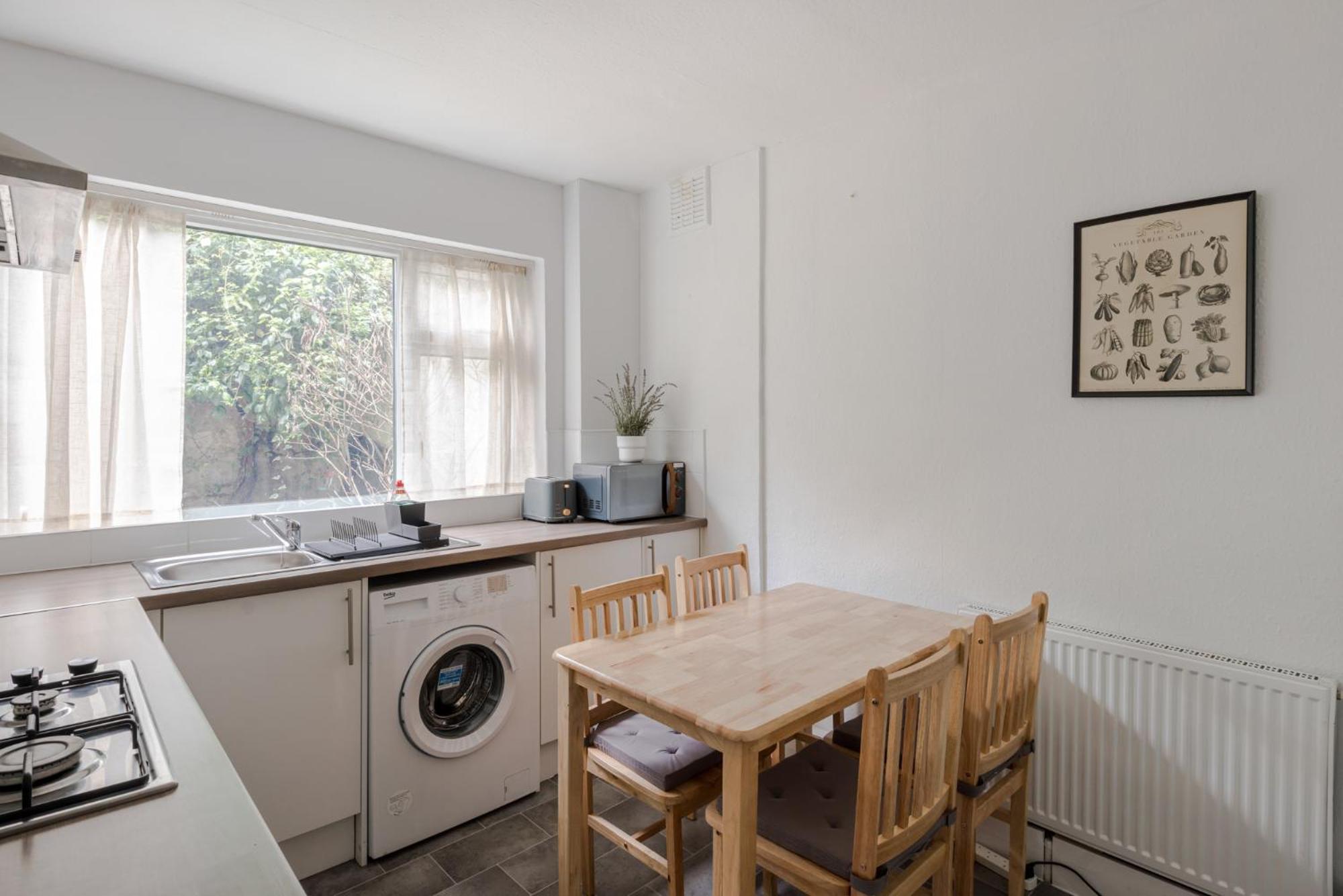 Camden 2bd Flat At Rousden Street London